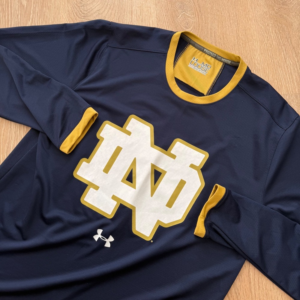 Under Armour Notre Dame HeatGear Long Sleeve Shirt Mens Medium Navy Blue NWT